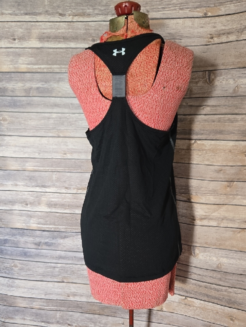 Under Armour Black Scoop Athletic Tank Top - Picture 3 of 3
